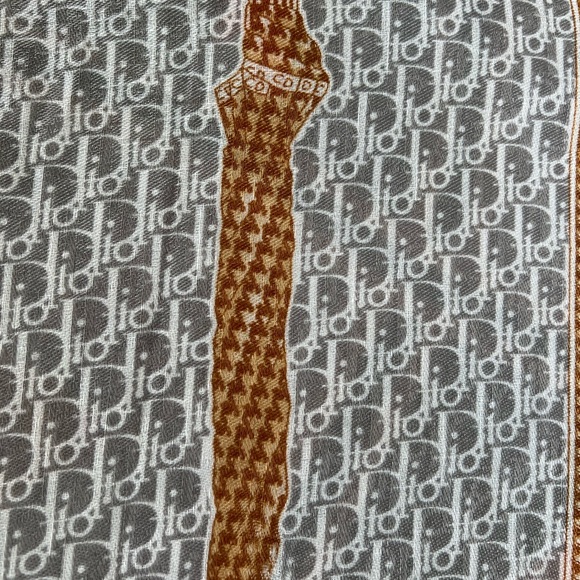 Christian Dior shawl. - Picture 3 of 5